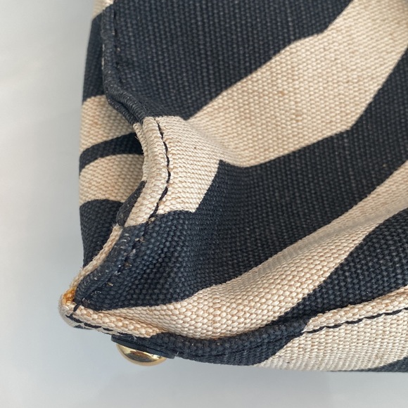 NWT Michael Kors Hamilton zebra large tote. - Picture 16 of 16